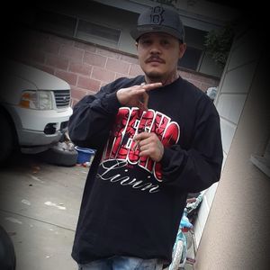 Meet your Posher, Young manos